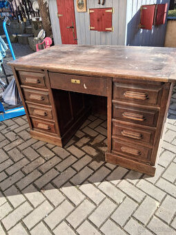 Starožitný psací stůl