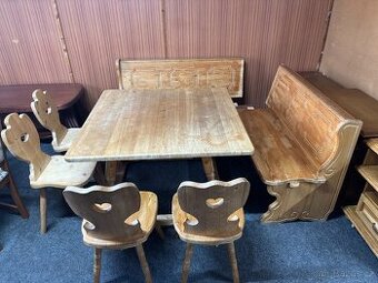 Celomasivní rohová lavice + stůl s šuplíkem +4x mas.židle