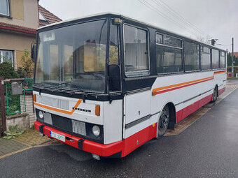 veterán autobus KAROSA