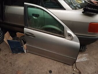 Pravé přední dveře na Mercedes w203 / Stříbrná 744