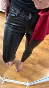 Dámské lesklé kalhoty 36