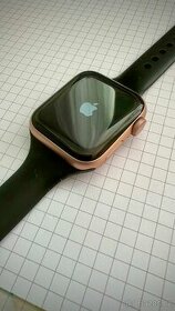 Apple Watch SE Gold růžově zlatá - 40 mm