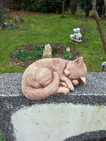 Zahradní dekorace- Spící kočka