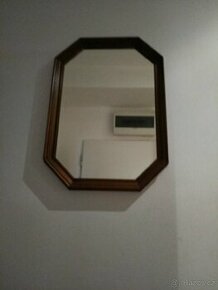 Zrcadlo a věšáky ( možno i jednotlivě)