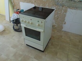 Prodám kuchyňský sporák MORA 3171