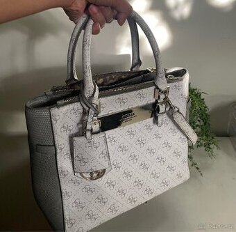 Kabelka Guess
