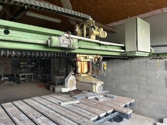 Řezací stroje na kameninové desky, beton atd.