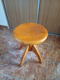 Prodám designovou žlutou plastovou stoličku - 1