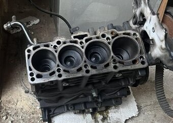 Polomotor z audi a4 b7 2,0tdi 125kw BRD