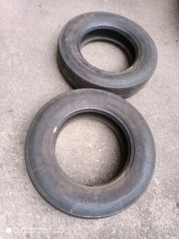 Pneumatiky přední Hankook AH11 205/75 R17,5 mám 2kusy