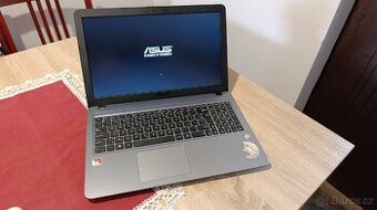 Notebook ASUS A540B - top stav, 3 roky starý