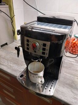 Automatický kávovar Delonghi Magnifica S.
