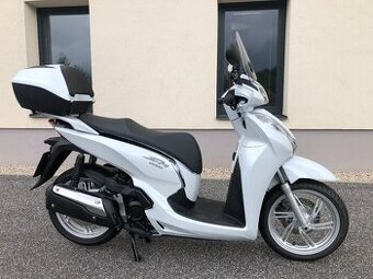 Honda SH 300i, původ ČR, 3.800km, TOP