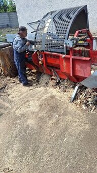 Štípací automat na dřevo