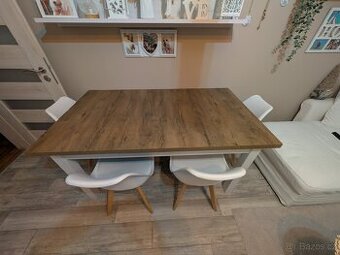 Jídelní stůl rozkládací