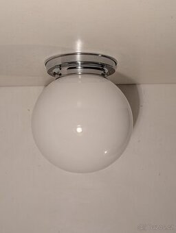 Art Deco lustr z niklované mosazi, bílé opálové stínidlo