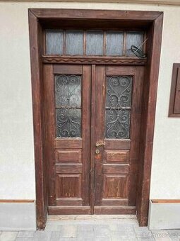 vchodové dveře staré