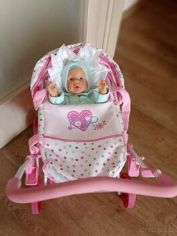 Dětský kočárek s čůracím chlapečkem