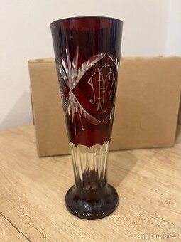 Stará rubínová váza - prasklá,na dekoraci