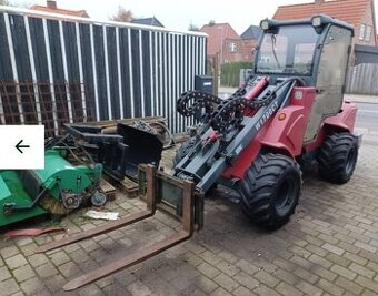 Teleskopický mini nakladač 4x4 s příslušenstvím