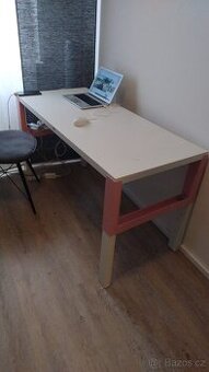 Ikea PÅHL stůl dětský, nastavitelná výška růžový