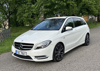 Mercedes - Benz B 180, Edition Black & White, atraktivní vůz