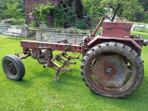 Traktor RS 09 se žací lištou, všerobem a sečkou