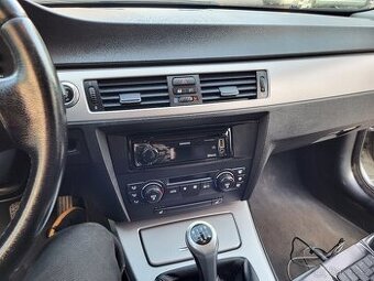 Rádio BMW E90 Kenwood KDC-BT52U