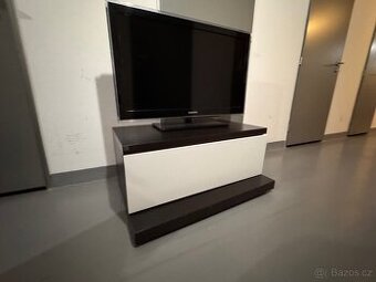 TV stolek, můžete to udělat přímo z televize 8550 (73 dole) - 1