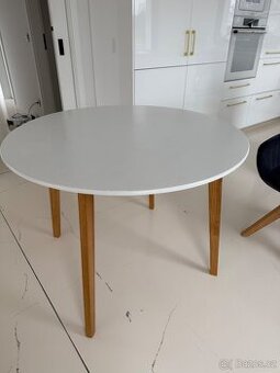 kulatý stůl Jysk průměr 105cm