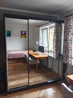 Zrcadlová skříň 200 cm