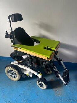 Dětský elektrický invalidní vozík
