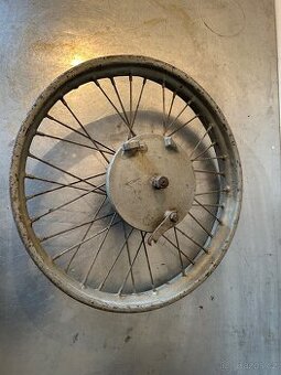 Kolo na motocykl veterán