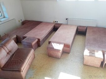 Kompletní sestava – nové nepoužívané křesla, válendy, tabure