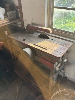 Okružní stolová pila