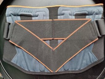 Bederní pás s nastavitelnými pásky