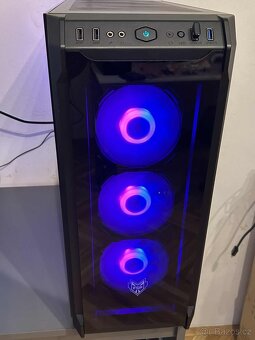 Herní PC: i7-7700k | GTX 1070 Ti | 16 GB RAM | 256 GB SSD | - 1