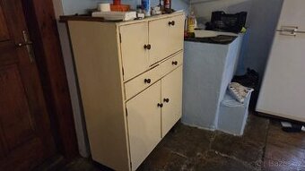 Nabytek ze stare kuchyne za odvoz