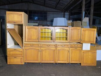 Masivní kuchyňská linka 335 cm