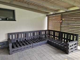 Celodřevěné palety.