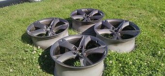 Audi alu kola 255/40 R19 ET 32