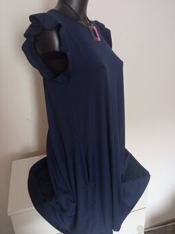 Dámské šaty velikost M