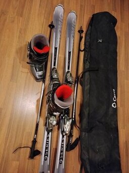 Polocarvingové lyže Atomic + vázání Atomic + hole Leki + bot