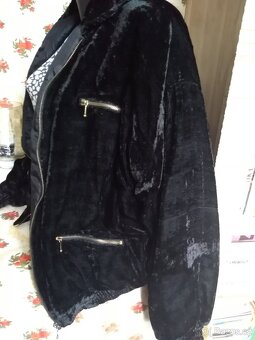 Dvě sametové retro bundy