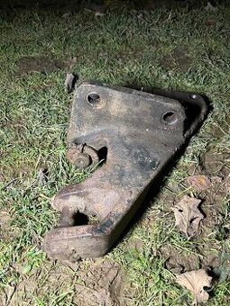 Prodám pravou konzolu ramen na Zetor 5211-7340