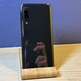 Xiaomi Mi 9 tmavá Supr kousek