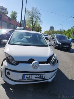 Bourané vozidlo Volkswagen UP 2015