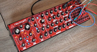 Behringer Neutron s patch kabely