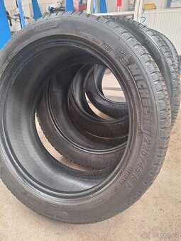 Celoroční pneumatiky Michelin R17