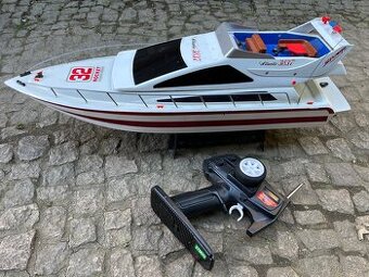 RC člun délky 70cm